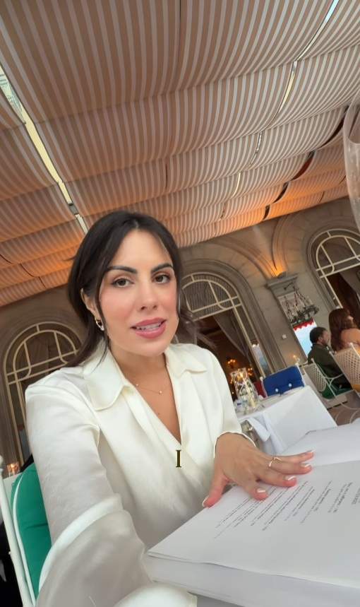 Femeia care a primit la restaurant un meniu fără prețuri, în timp ce soțul ei avea toate prețurile afișate