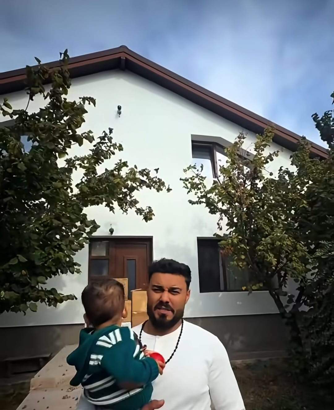 Jador și-a cumpărat casă nouă la un an de când a devenit tată. De ce a cerut ajutorul fanilor: ”Facem totul de la 0”