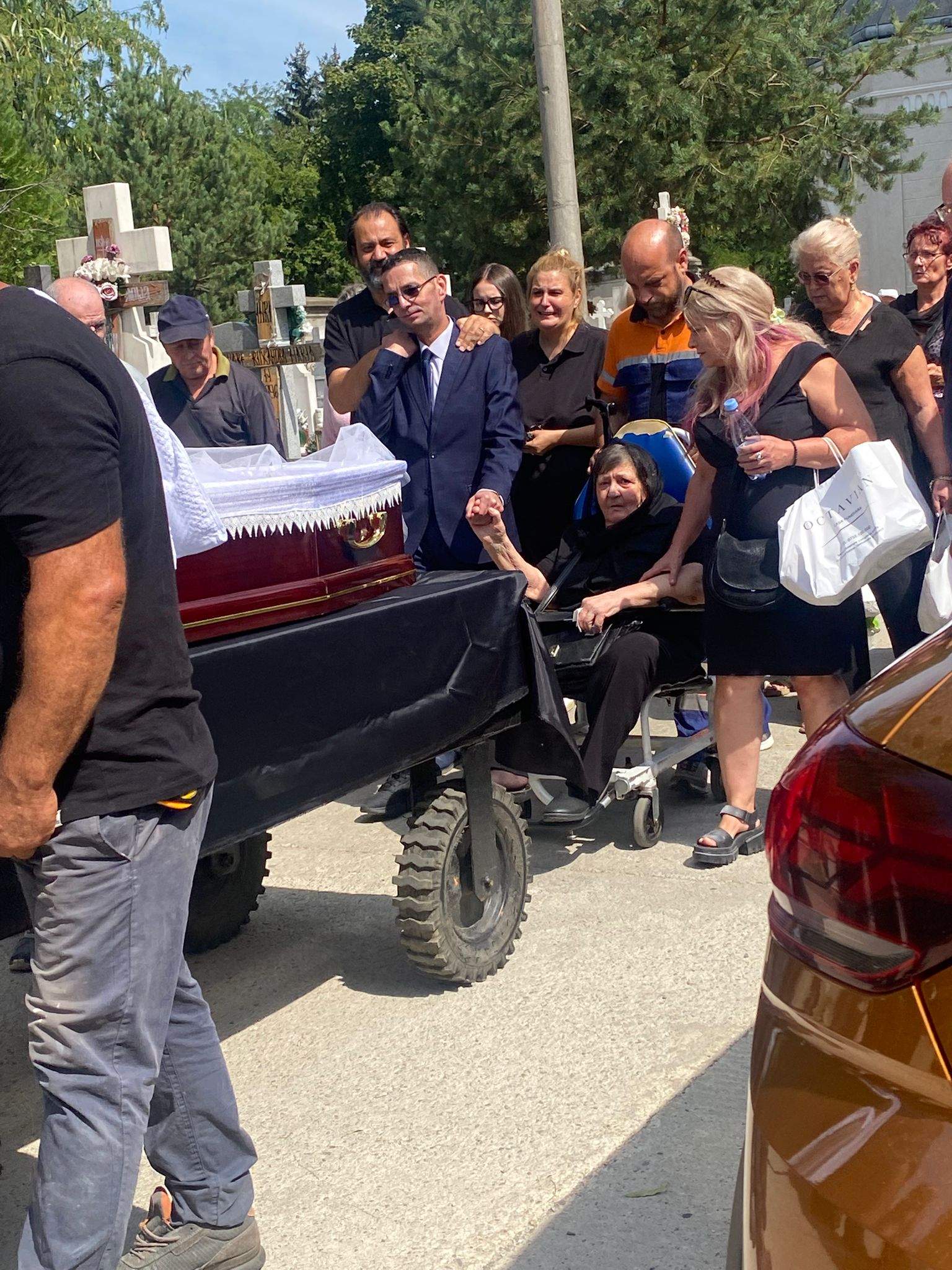 Primele imagini de la slujba de înmormântare a Ancăi Pandrea. Actrița urmează să fie condusă pe ultimul drum