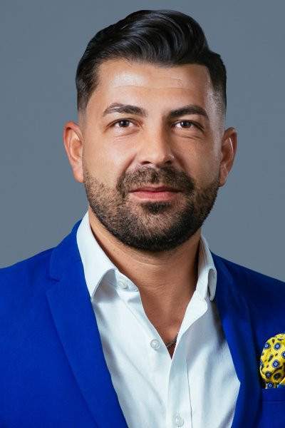 Marian Grozavu poarta sacou albastru