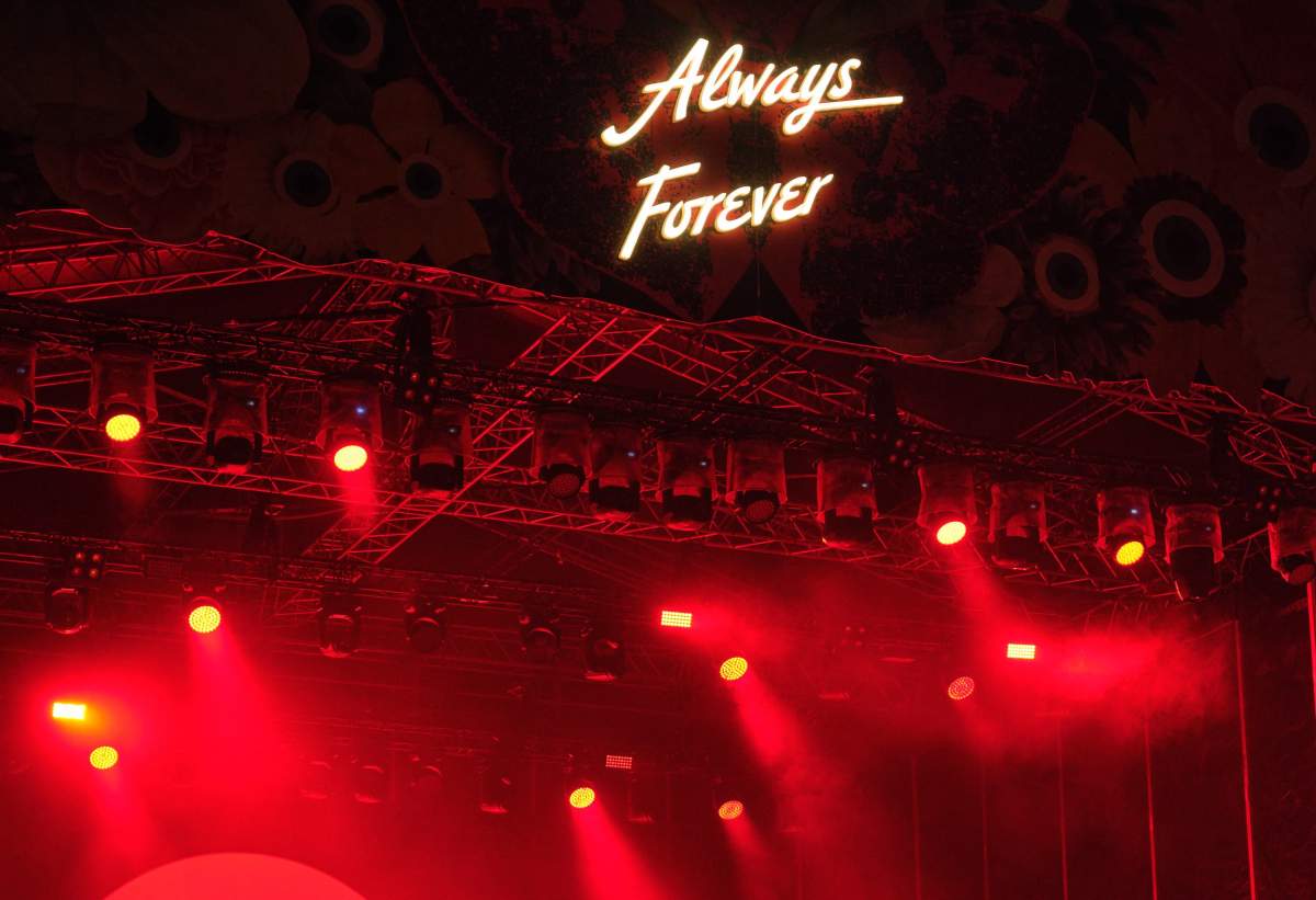 Skepta a dat startul Always Forever Festival la Mogoșoaia. Prima zi a adus muzică live, distracție și experiențe inspirate de cele mai iubite show-uri Antena