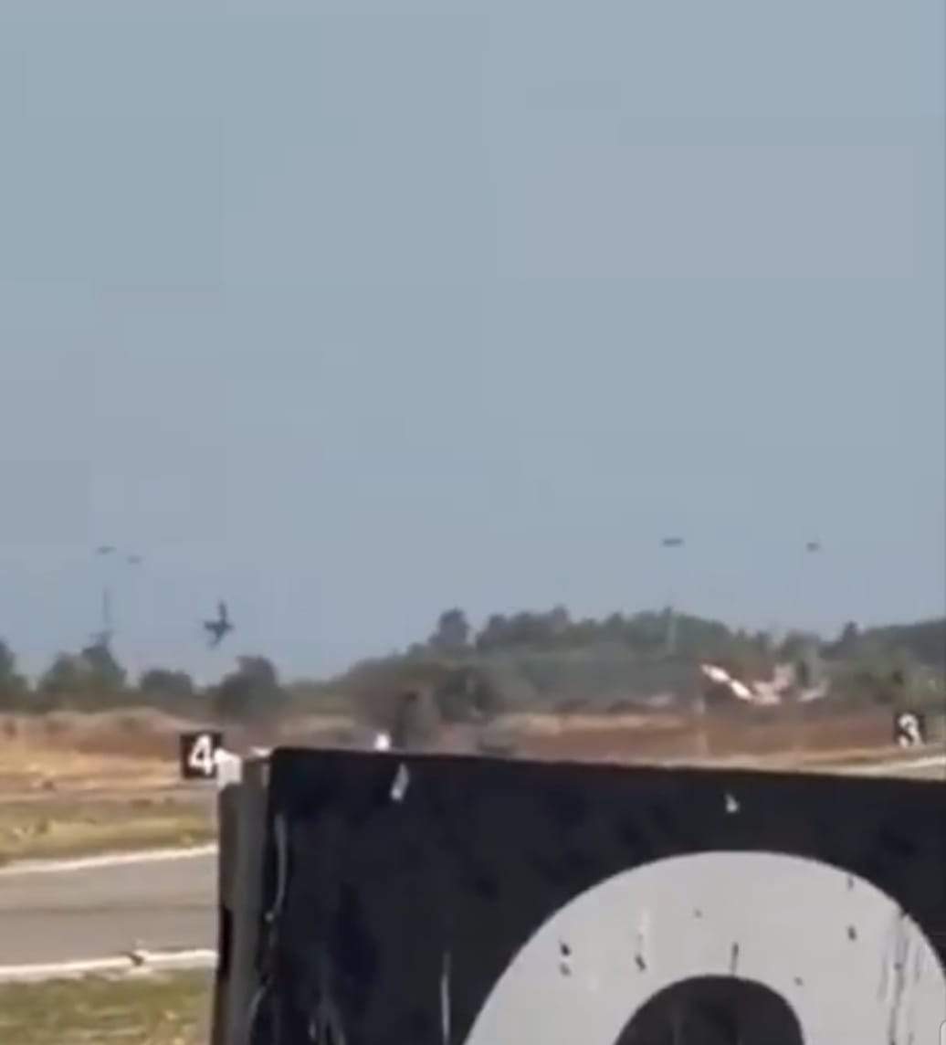 Un avion s-a prăbușit la un show aviatic, în Grecia. Spectatorii au fost martori la incident | VIDEO