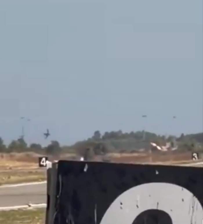 Un avion s-a prăbușit la un show aviatic, în Grecia. Spectatorii au fost martori la incident | VIDEO