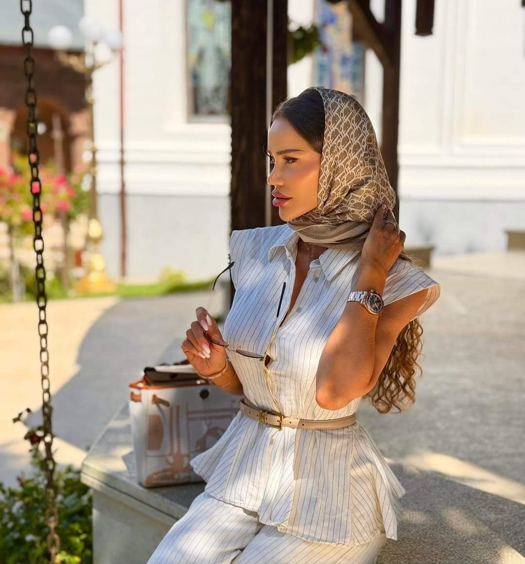 Bianca Drăgușanu a fost surprinsă într-o ipostază surprinzătoare la biserică! Ce a declarat vedeta: ”M-am pozat în toate locurile”
