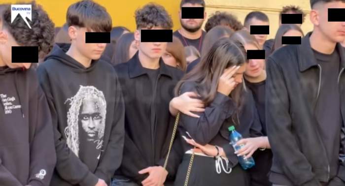 Adolescenții morți în accidentul din Suceava, omagiați în prima zi de școală. Ce gest au făcut colegii în memoria lor