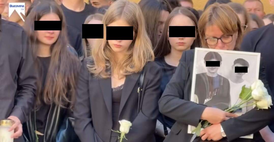 Adolescenții morți în accidentul din Suceava, omagiați în prima zi de școală. Ce gest au făcut colegii în memoria lor