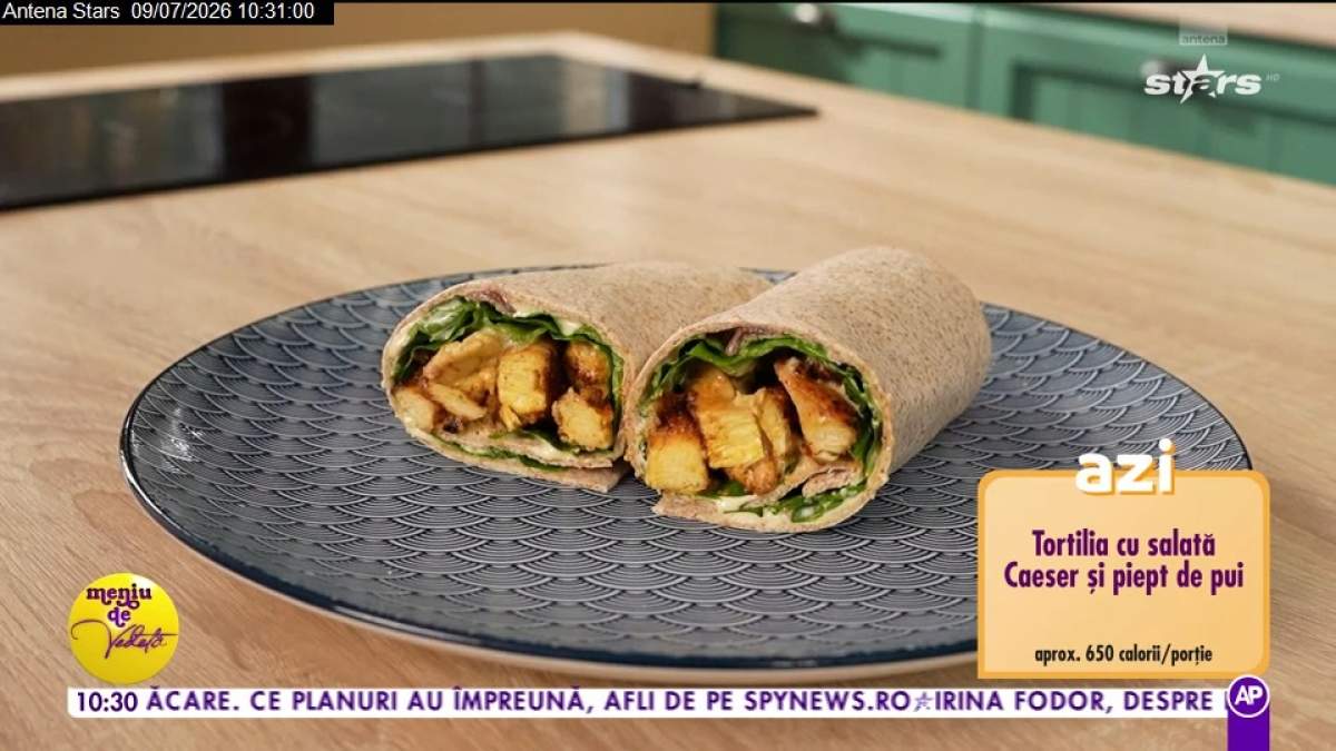 Rețetă de tortilia cu salată Caesar şi piept de pui. Ai nevoie de puține ingrediente și este delicioasă