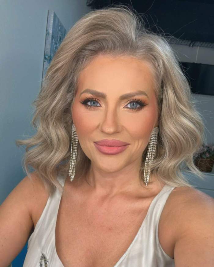 mirela vaida selfie