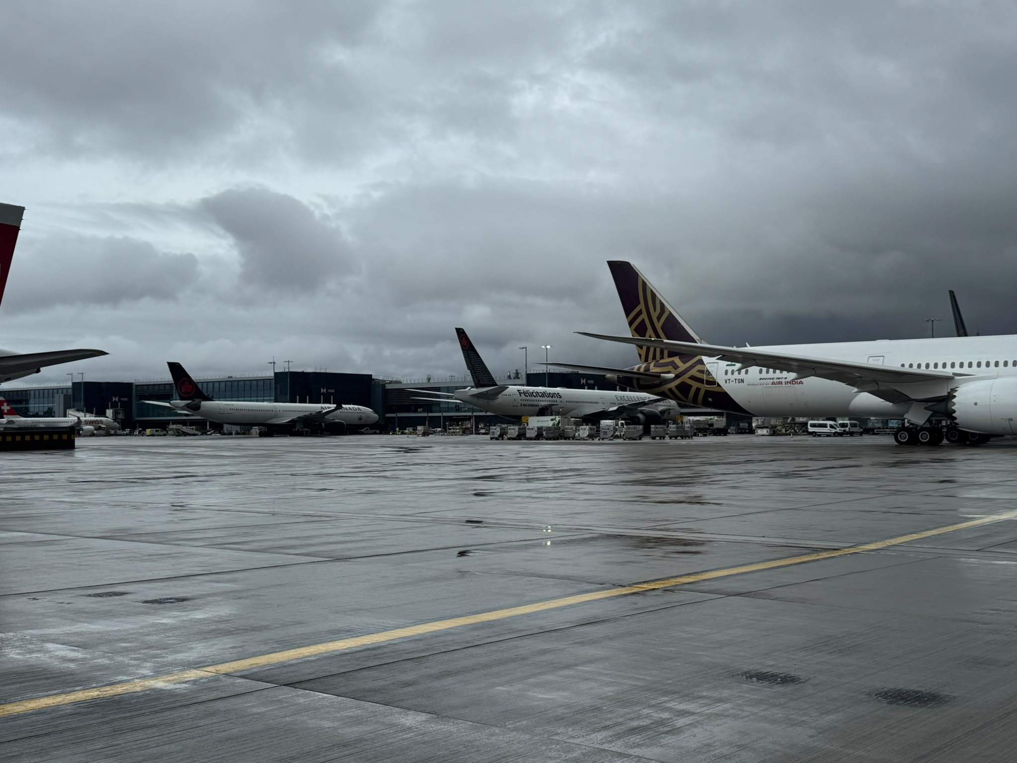 Aeroportul Londra Heathrow, blocat la decolări de peste o oră. Niciun avion nu a mai plecat