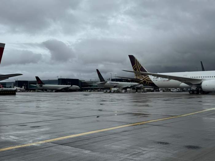 Aeroportul Londra Heathrow, blocat la decolări de peste o oră. Niciun avion nu a mai plecat