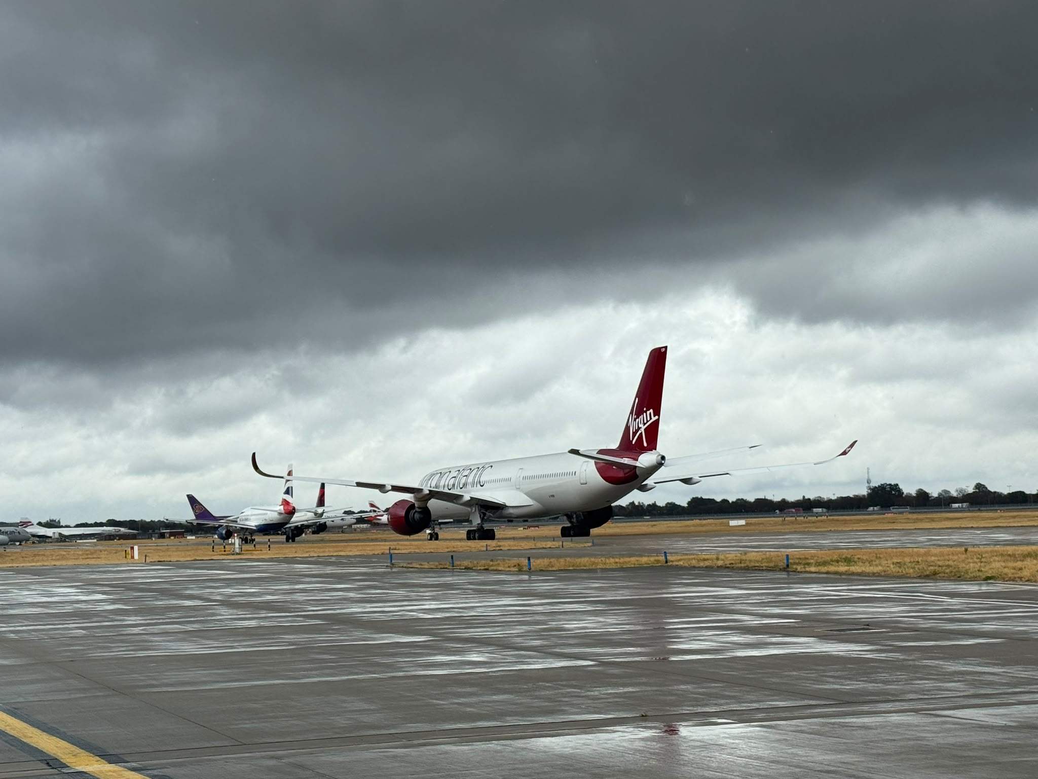 Aeroportul Londra Heathrow, blocat la decolări de peste o oră. Niciun avion nu a mai plecat