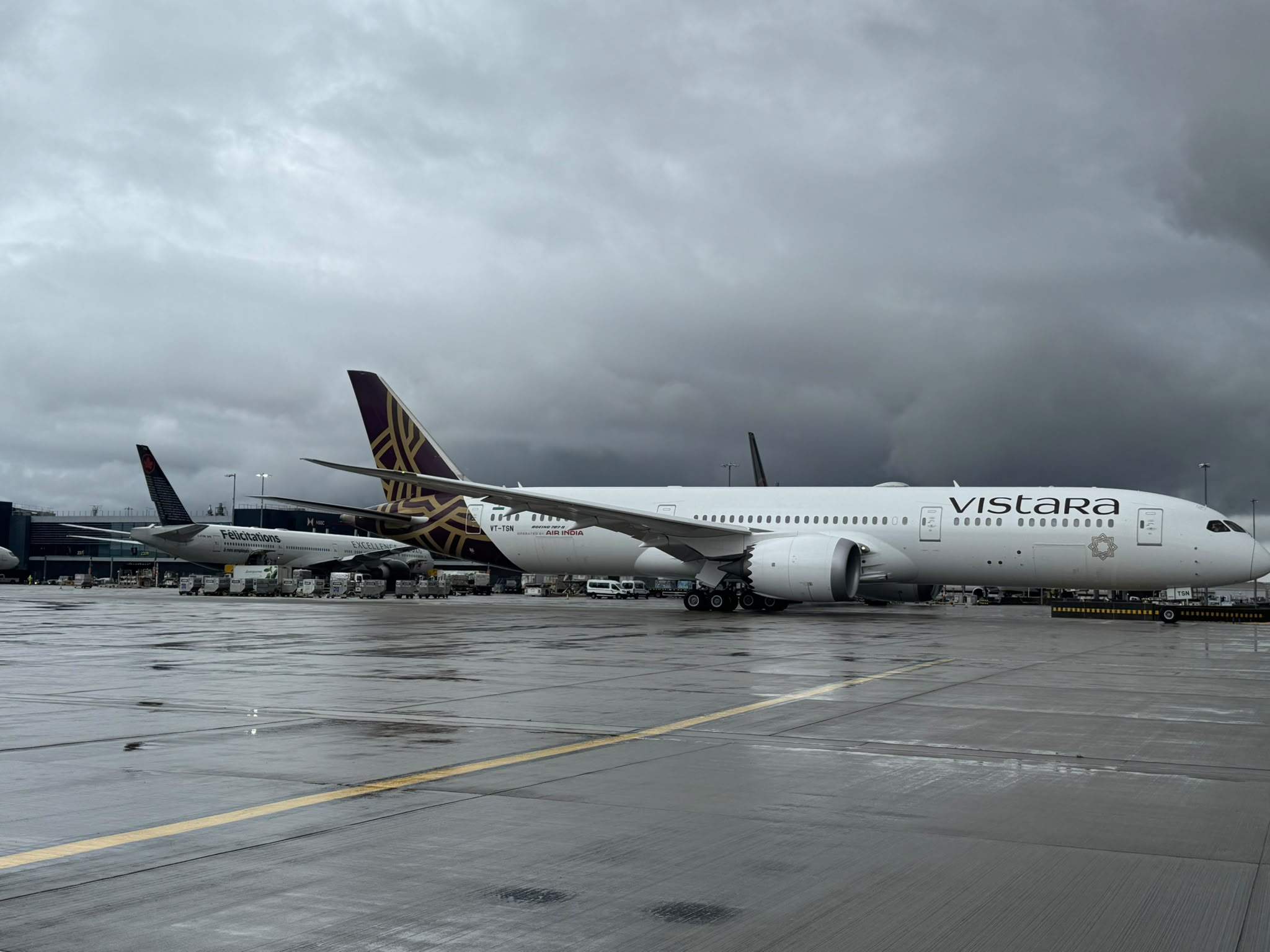 Aeroportul Londra Heathrow, blocat la decolări de peste o oră. Niciun avion nu a mai plecat