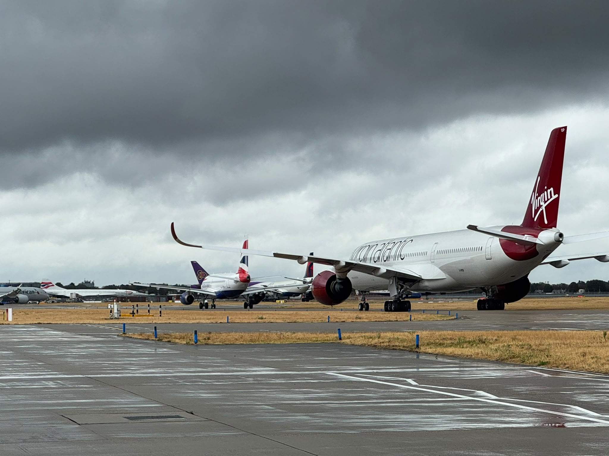 Aeroportul Londra Heathrow, blocat la decolări de peste o oră. Niciun avion nu a mai plecat