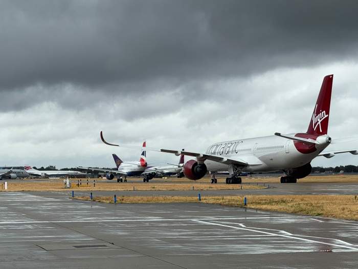 Aeroportul Londra Heathrow, blocat la decolări de peste o oră. Niciun avion nu a mai plecat