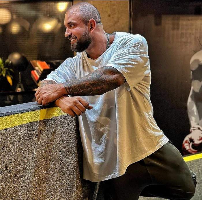 Alex Body Rumano Apariție șocantă lângă Mall Băneasa! Un mistreț imens a fost filmat de ...