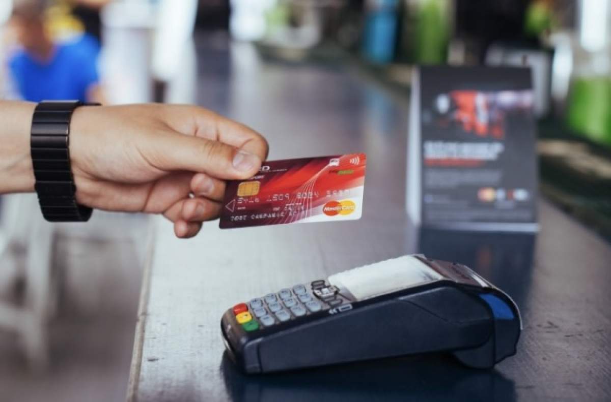 Limitat Primul hipermarket din România care a limitat plata cash. Clienții au ...