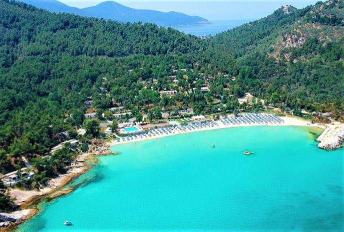 Η παραλία στην Ελλάδα όπου μπορείτε να φτάσετε σε επτά ώρες με το αυτοκίνητο από το Βουκουρέστι.  Οι τιμές δεν είναι υψηλές για διαμονή