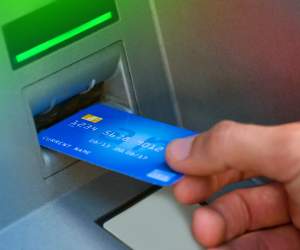 Câți bani poți scoate cash pe zi de la bancomatele celor mai mari bănci din România. Ce poți face dacă ai nevoie să scoți urgent sume mari de la ATM
