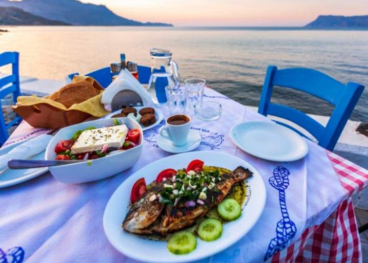 Τι να φάτε στις διακοπές σας στην Ελλάδα.  5 πιάτα που πρέπει να δοκιμάσετε