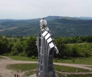 Locul din România unde găsești Inima lui Iisus. De ce statuia impozantă e unică în Europa. Ai știut unde este? / FOTO